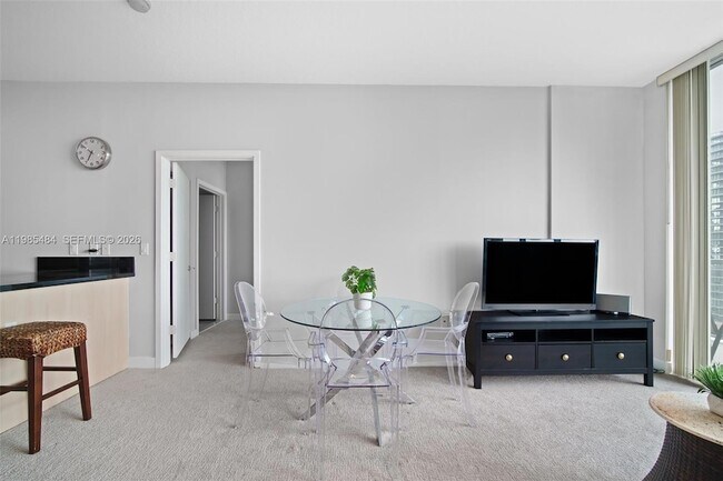 Foto del edificio - 79 SW 12th St