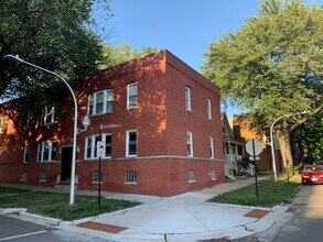 Building Photo - 3805 N Ravenswood Ave