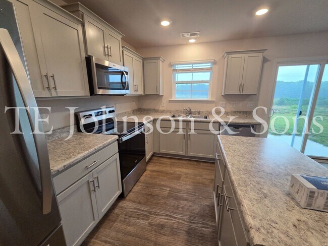 Building Photo - Spacious 4 Bedroom Home in Lexington – Modern Amenities and Comfort Await!