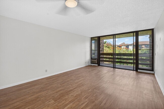 Foto del edificio - Spacious 2BD/2BA Condo with 2 Covered Parking Stalls in Kailua