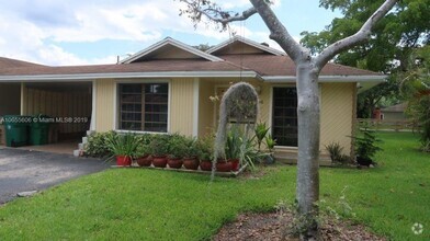 Building Photo - 3658 E Bell Dr