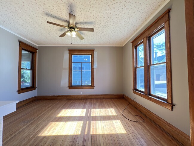 Foto del edificio - 451 W 16th St