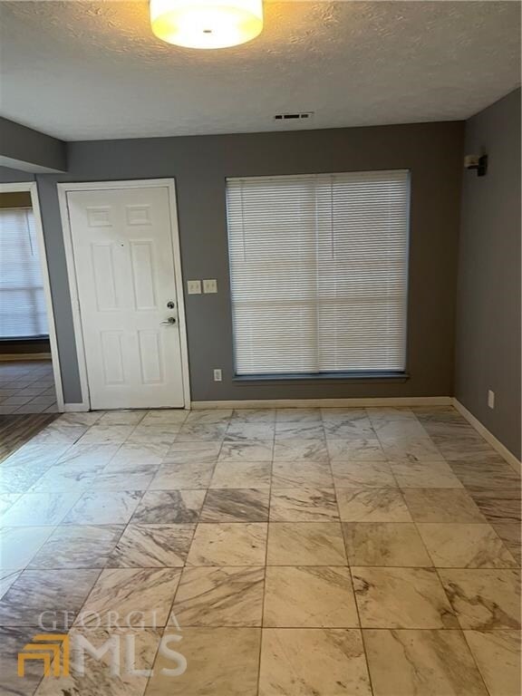 Foto del edificio - 1065 Rock Creek Ln