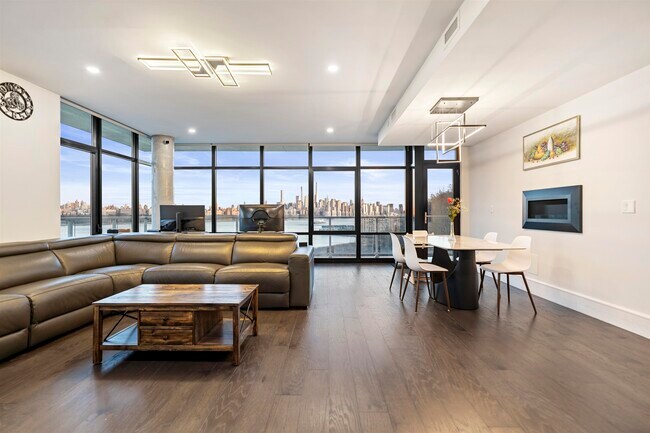 Foto del edificio - 8701 Churchill Rd