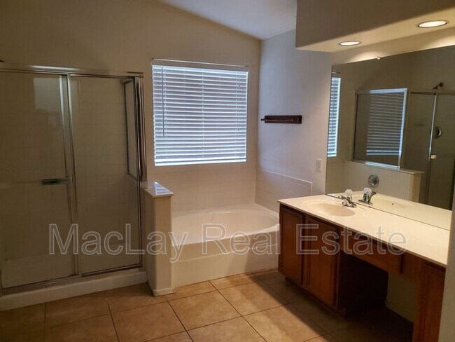 Building Photo - 510 W Sereno Dr