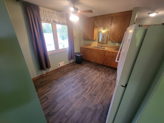 Foto del edificio - 3715 Buchanan St NE