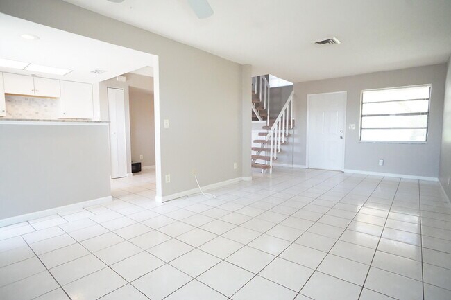 Building Photo - 4330 Lilac St