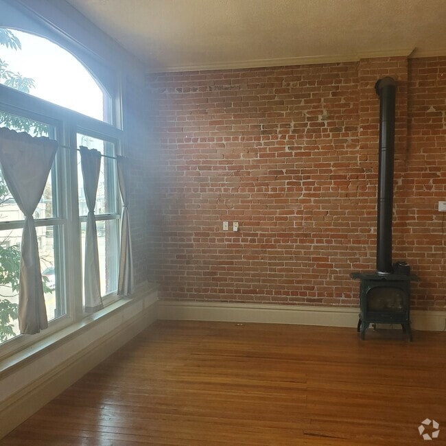 Building Photo - 216 1st St