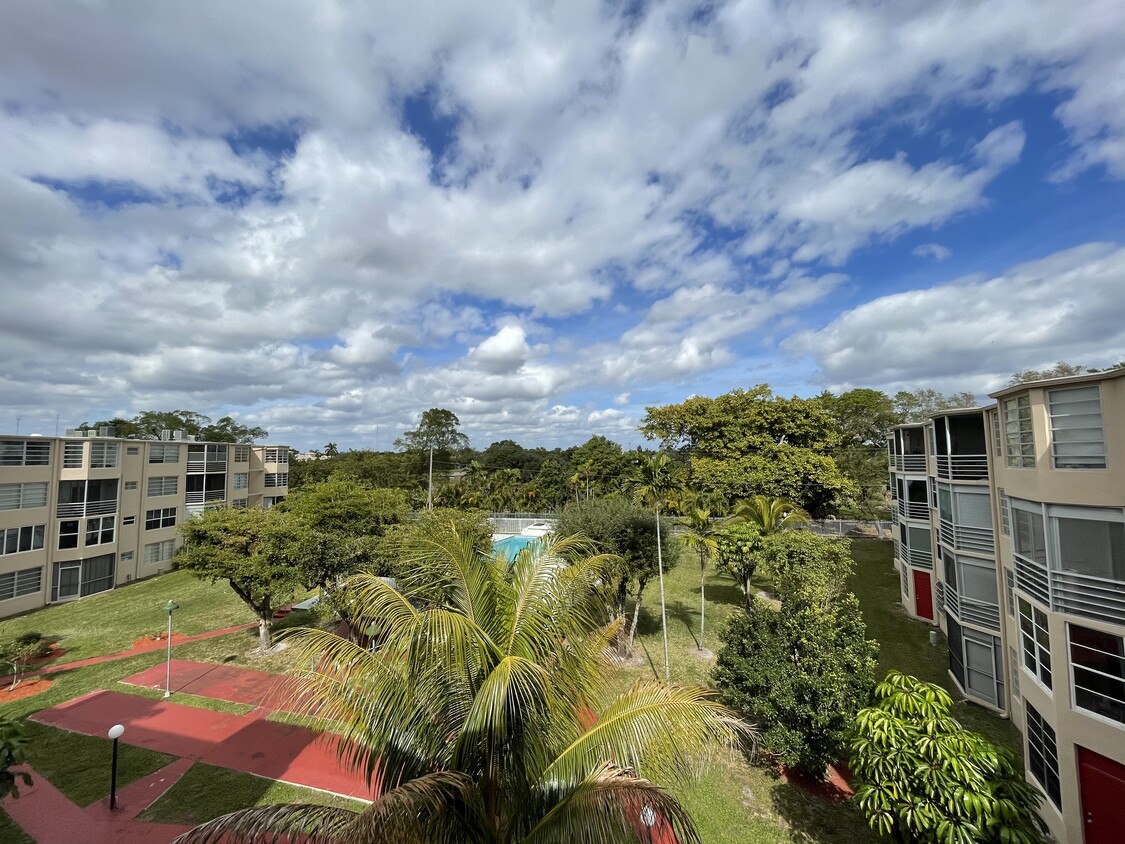 Primary Photo - Aventura West Apartments