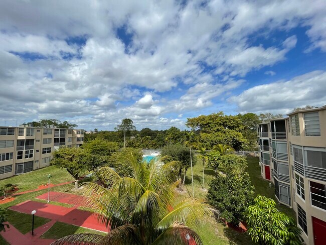 Aventura West Apartments North Miami Beach Fl Apartments Com Aventura West Apartments North Miami Beach Fl Apartments Com