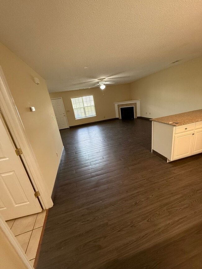 Building Photo - Quarter Condo