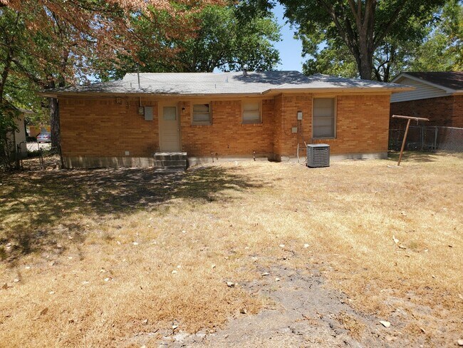 Foto del edificio - 1604 Crestridge Dr