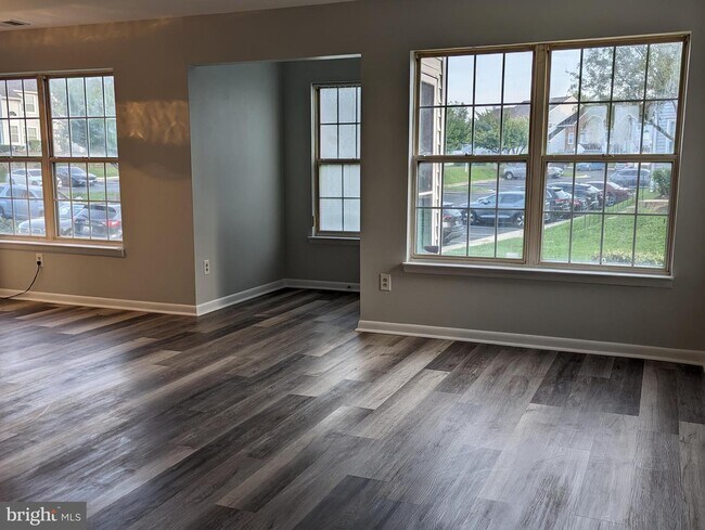 Foto del edificio - 1076 Spring Valley Ct
