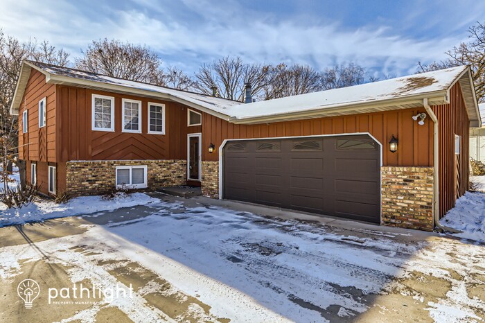 Primary Photo - 908 Sandhurst Drive W, Roseville, MN, 55113