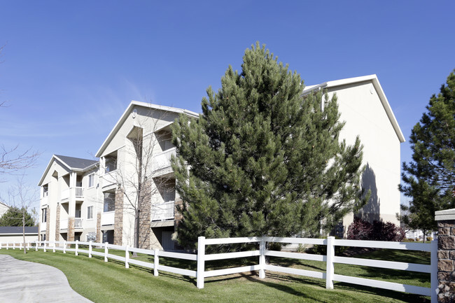 Building Photo - The Ridge at Jordan Landing  