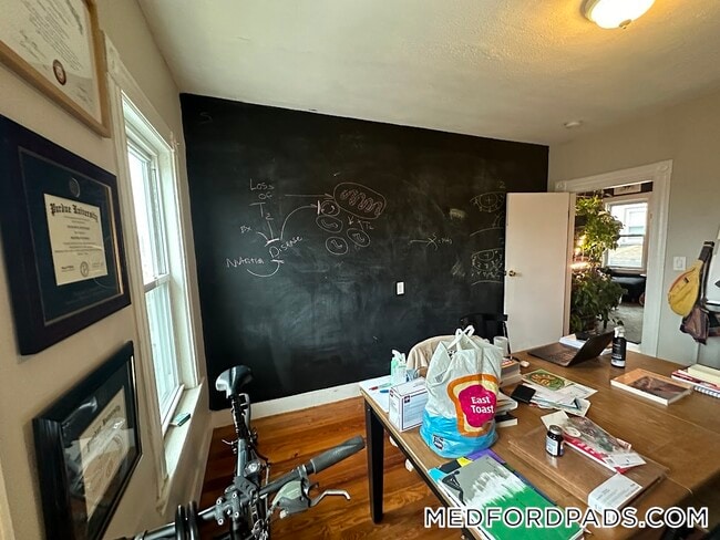 Building Photo - 9 Medford St