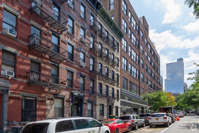 Building Photo - 431 W 54th St