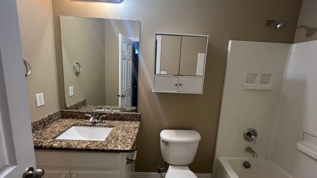 Building Photo - 409 Lois Ln