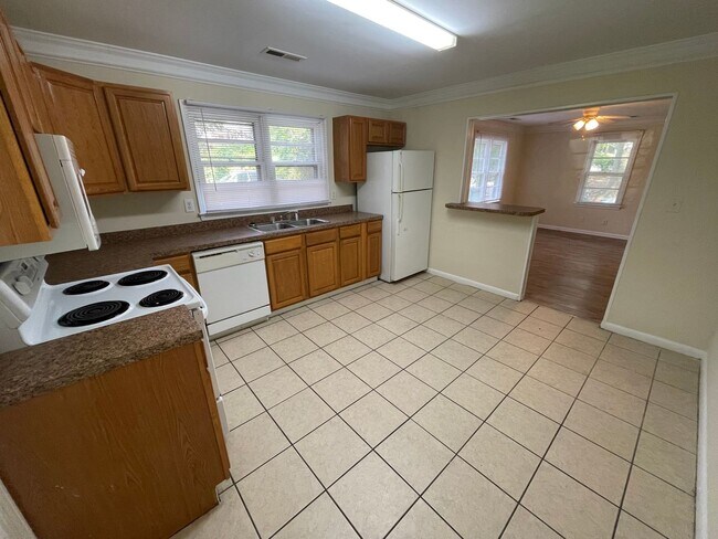 Foto del edificio - 3br House close to campus FOR RENT - FALL 2026 PRELEASE