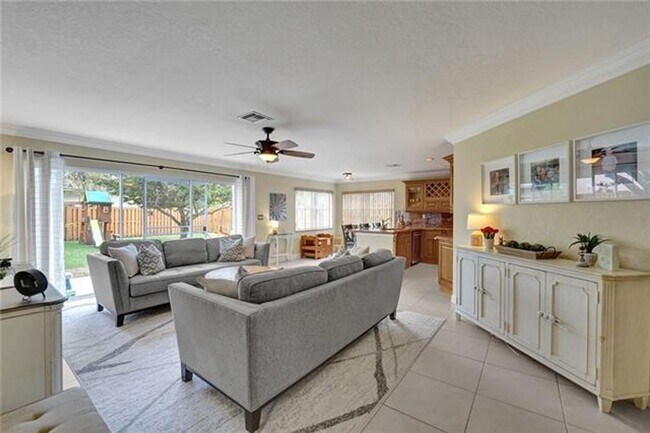 Foto del edificio - 16763 NW 13th St