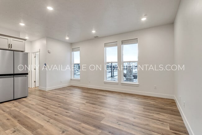 Building Photo - 768 S 1600 W