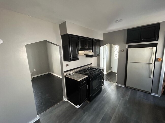 Building Photo - 3 bed 1 bath House for rent in Crafton!