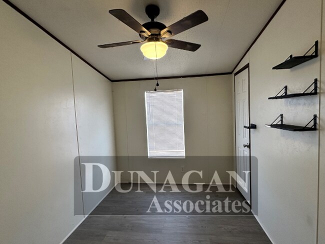 Foto del edificio - 3 bedroom 2 full bath mobile home (under 25 lb dogs)
