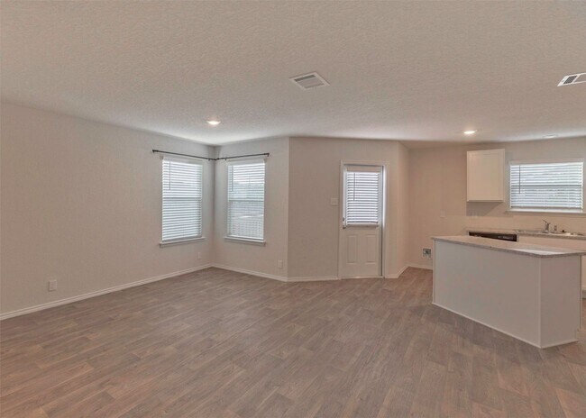 Building Photo - REDBIRD RANCH-NEWER 3BA/2BA FOR LEASE
