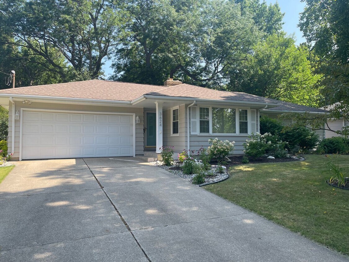 Foto principal - Three Bedroom Home in Kalamazoo