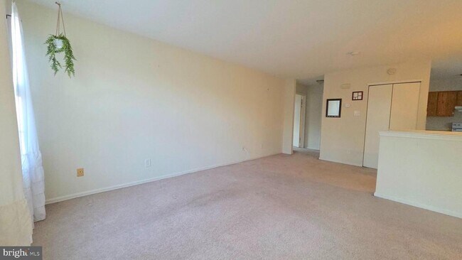 Foto del edificio - 853 E Fishers Creek Rd