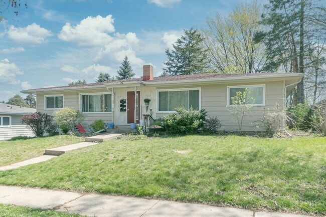 Building Photo - 6619 Franklin Ave