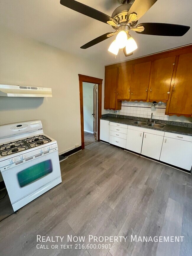 Building Photo - 3275 W 31st St