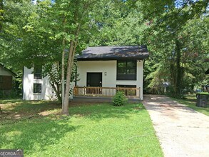 Building Photo - 8229 Queens Dr