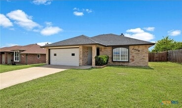Building Photo - 2908 Southhill Dr