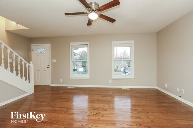 Foto del edificio - 161 Shady Maple Dr