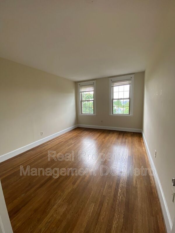 Foto del edificio - 815 Maryland Ave NE