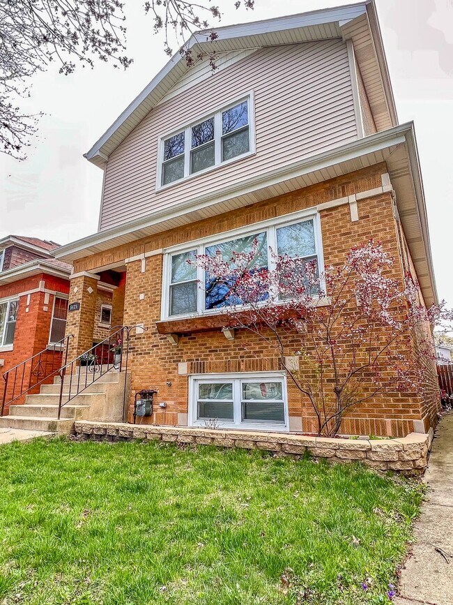 5425 N Lotus Ave, Chicago, IL 60630 House for Rent in Chicago, IL