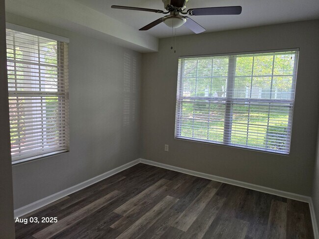 Foto del edificio - Beautiful 2 Bed 2 Bath Condo With Patio In...