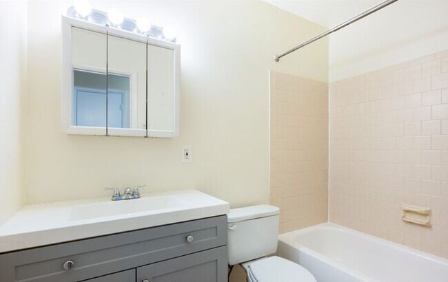 Foto del edificio - 2223 Sedgwick St