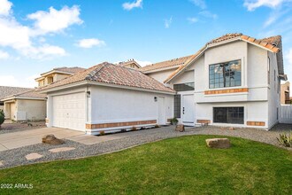 Building Photo - 2846 E Redwood Ln