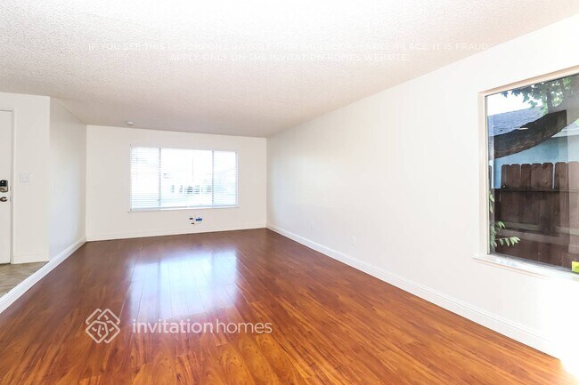 Foto del edificio - 1295 Trail End Way