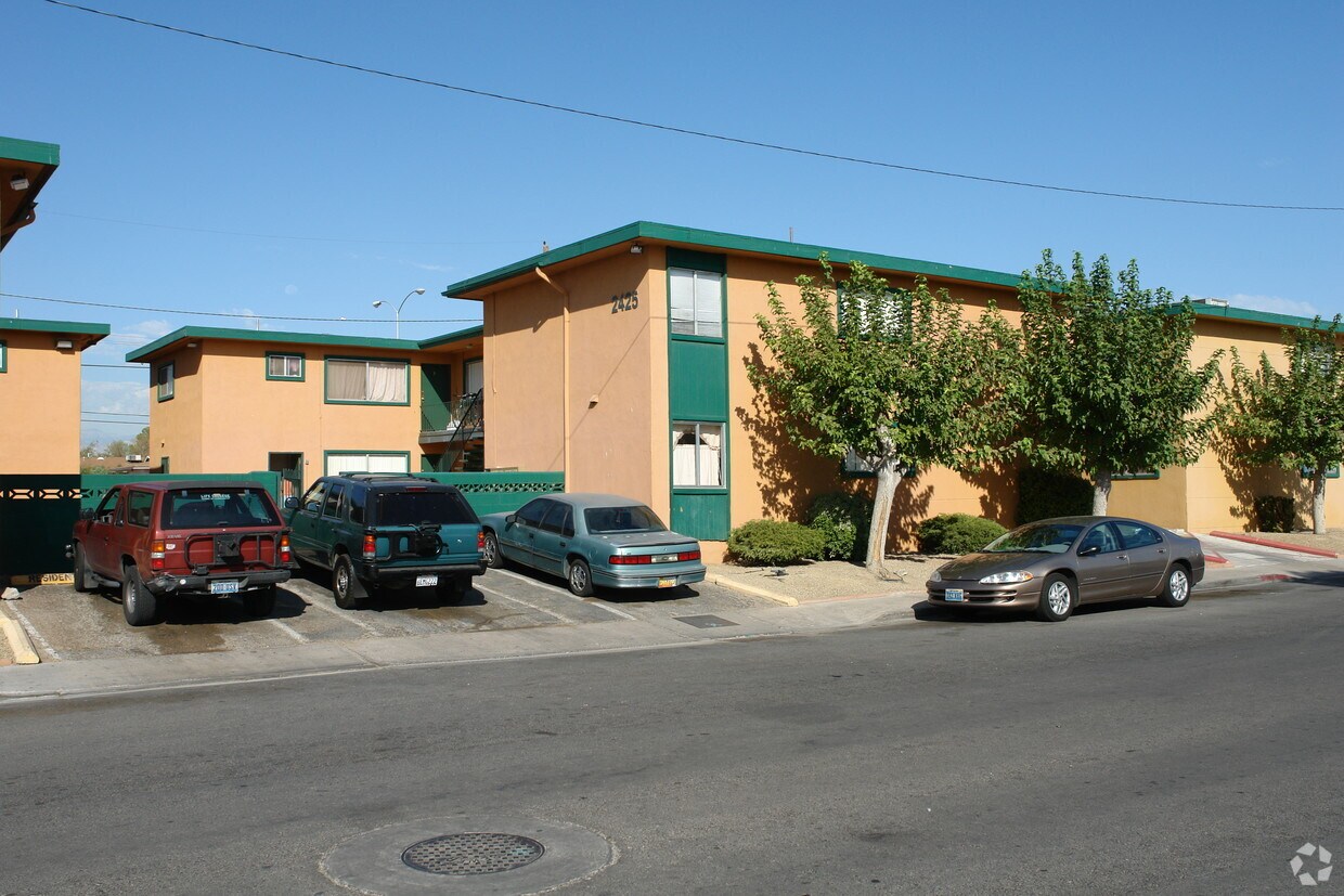 Primary Photo - 2425 St George St