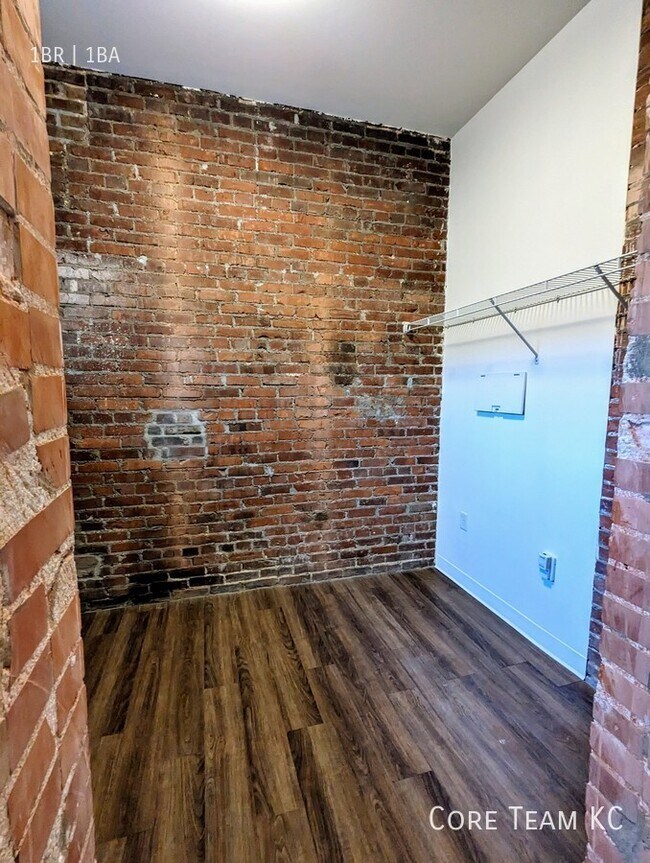 Foto del edificio - 1 Bedroom in Historic School Lofts