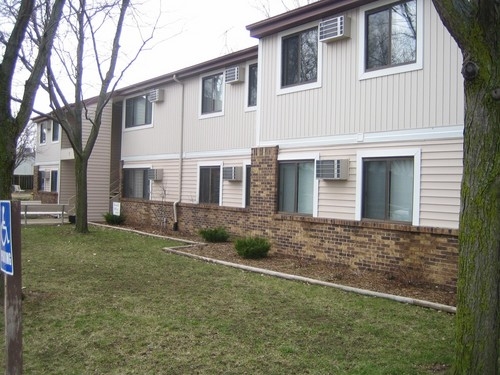 Building Photo - Lincoln Pines