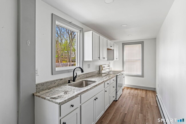 Building Photo - 63 Reynolds St