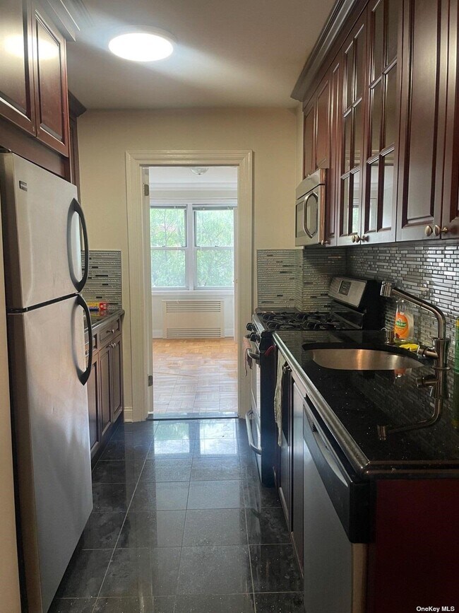 Foto del edificio - 69-45 108th St