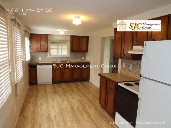 Building Photo - 422 17th St SE