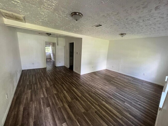 Building Photo - 515 24th St