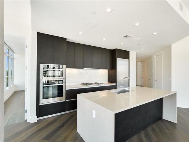 Building Photo - 501 West Ave