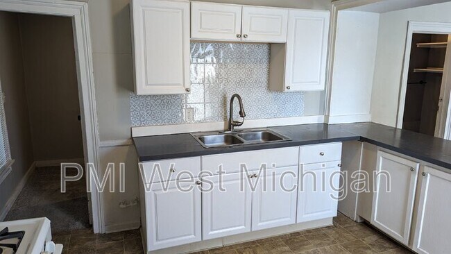 Foto del edificio - 822 Nagold St NW